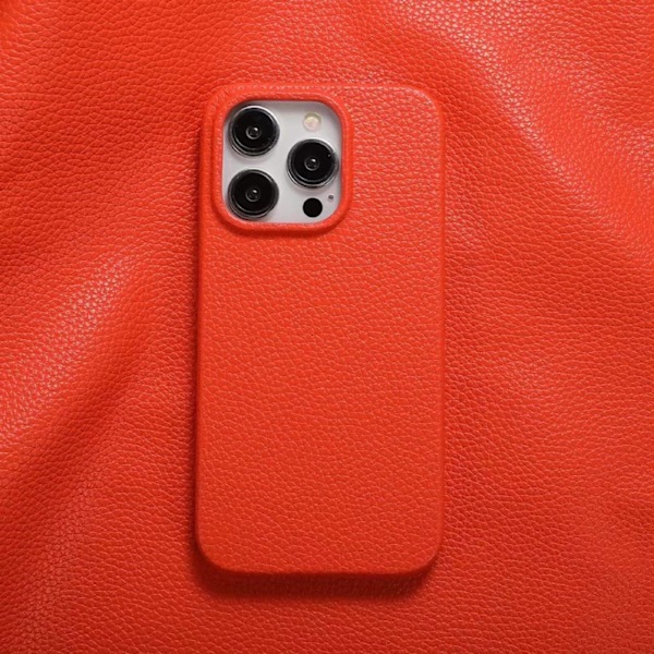 Skal för iPhone 13 lychee mönster orange lädermönster enkelt solidt hårt fallsäkert