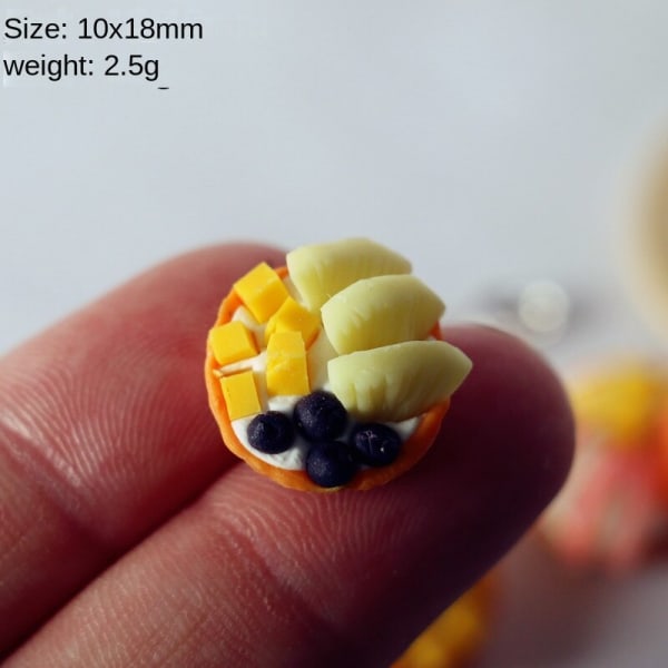 Miniatyrmøbler Leketøy Dukker Hus Gjør-det-selv-dekorasjon Tilbehør Mini Blåbær Mango Eple Ananaspaibrett Orange Pineapple pie