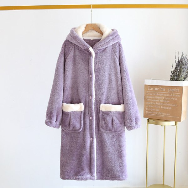 Bli bekväm söt med en pyjamas för kvinnor i mjuka plyschtyger dark purple M