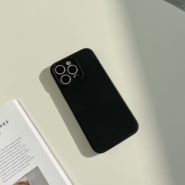 Etui til iPhone 17 Pro Sort Flydende Silikone Ensfarvet