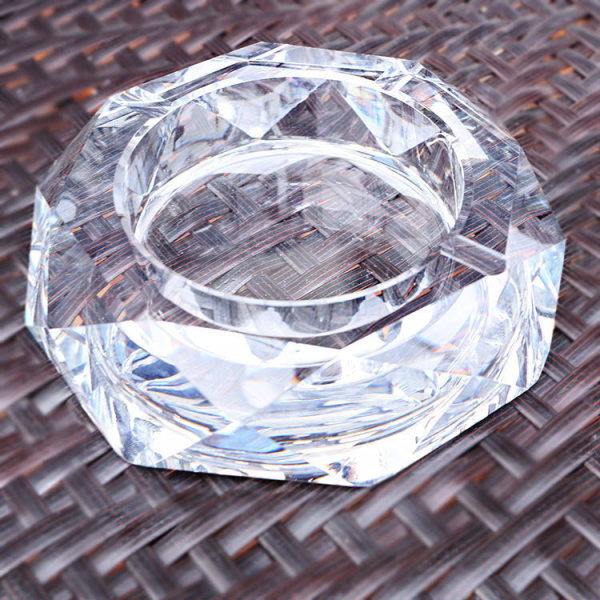 Tuhkakuppi Suuri kahdeksankulmainen kristallikaiverrettu lasi yrityksen lahjatuhkakuppi Black and Silver 10CM