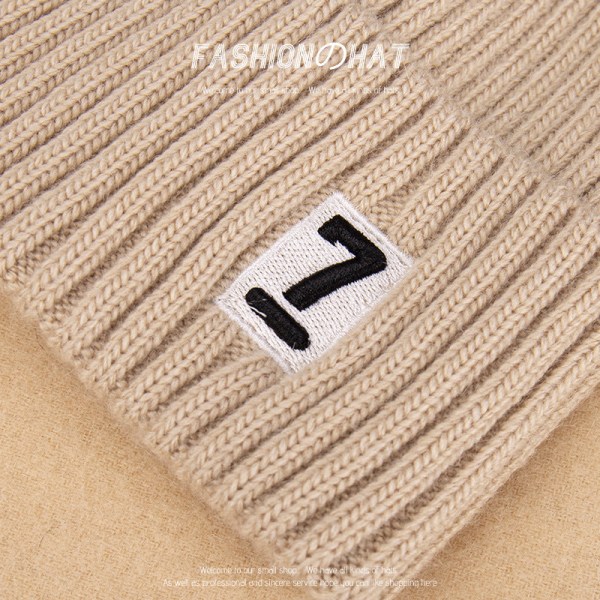 Lämpimät talvineulotut pipohatut syksyn ja talven korealaistyylinen kirjailtu hattu Unisex Black M