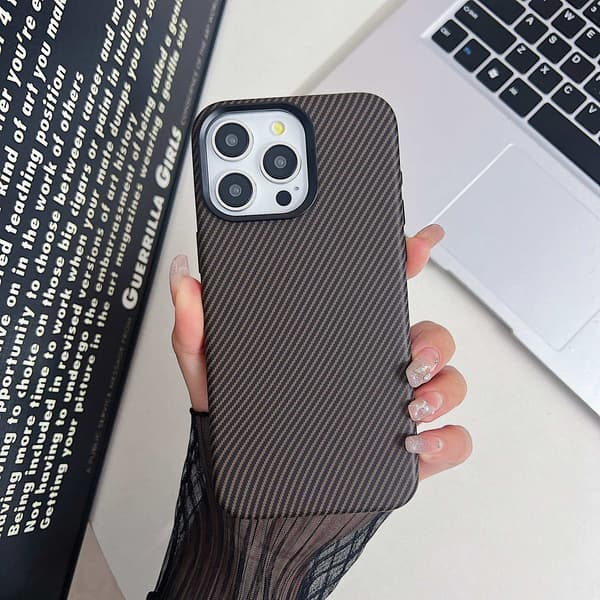 Etui til iPhone 13 Pro Brun Karbonfibertekstur Magnetisk Lær Anti-fall