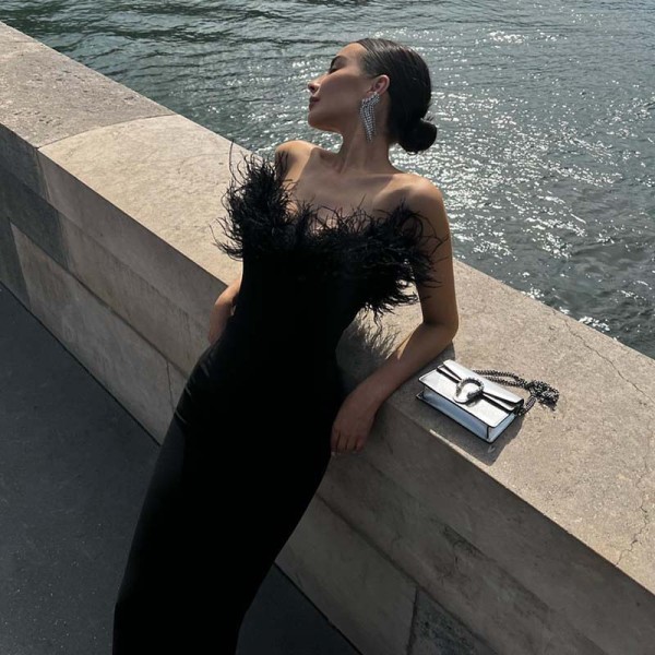 Aftenkjole Elegant strutsfjærbandasje strikket kjole Black S