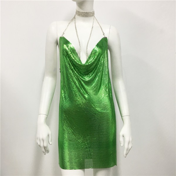 Mekko paljetetuilla metallihousuilla. Seksikäs yökerhomekko Green sequin model M