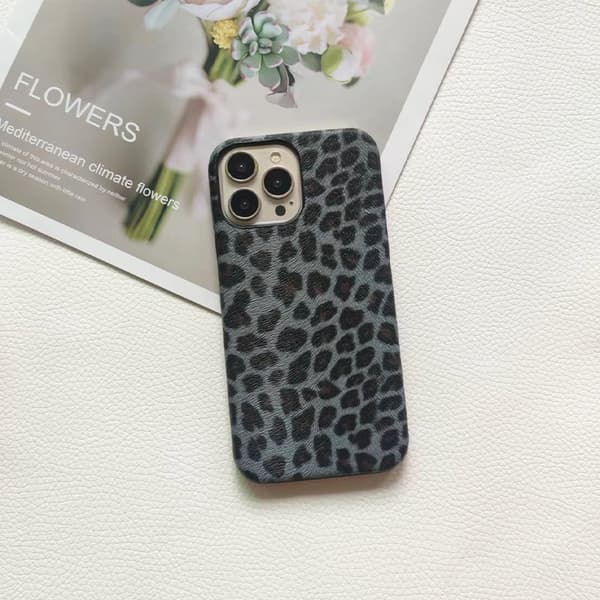 Fodral för iPhone 17 Pro Grått Leopardtryck Halvtäckande Textur