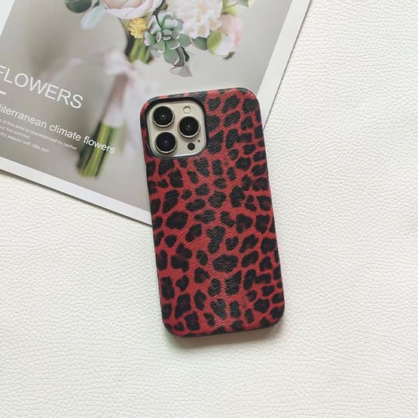 Fodral för iPhone 17promax rött leopardtryck halvtäckande textur