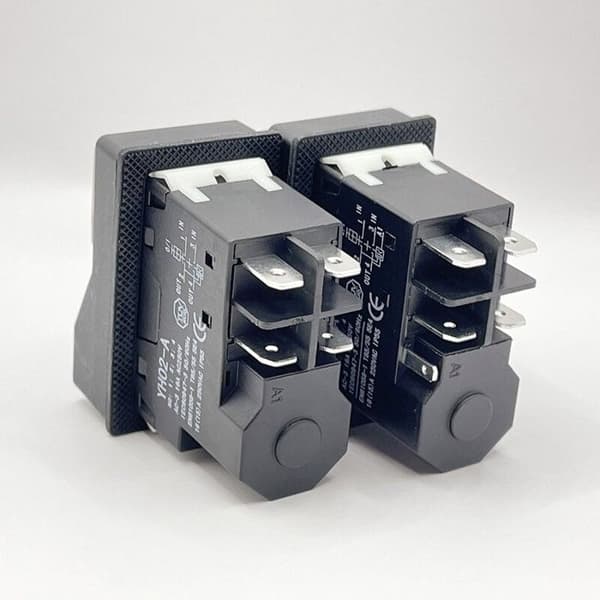 Vanntett 4-pinners magnetbryter - Trykknapp - 16A - IP55