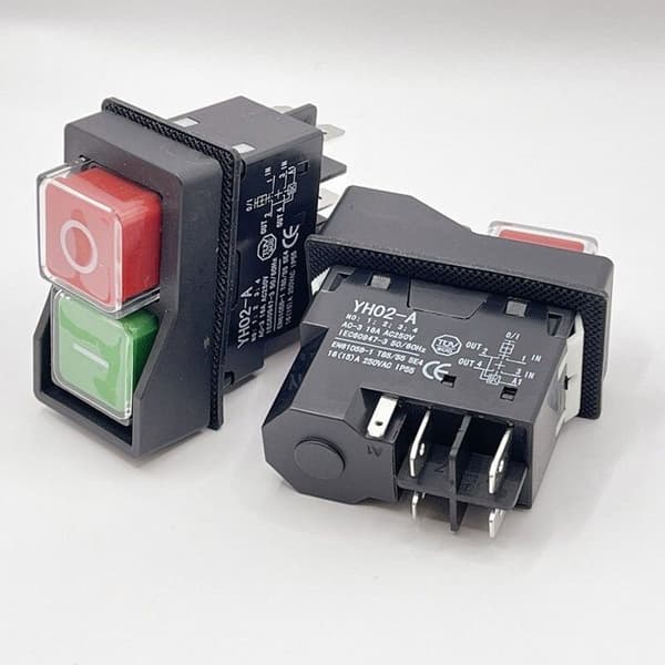 Vanntett 4-pinners magnetbryter - Trykknapp - 16A - IP55