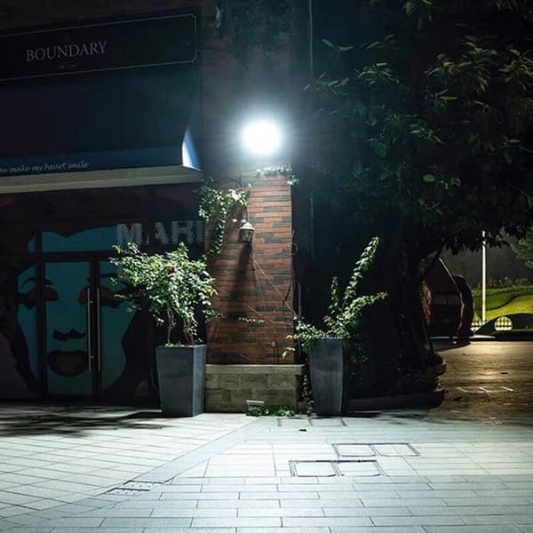 100 LED 40W IP67 Utendørs Solar Flomlys med Fjernkontroll, 4W 3000mAh Panel, Veggfeste