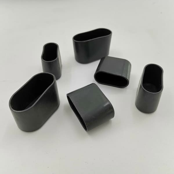 16 ovale bord- og stoleglidere, 15-30 mm, sort