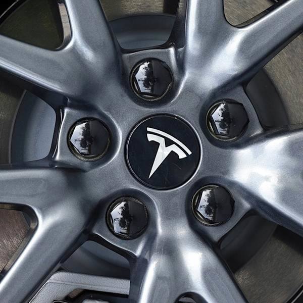 4-Pack - Tesla Navkapslar / Hjulnavsemblem Svart\/silver