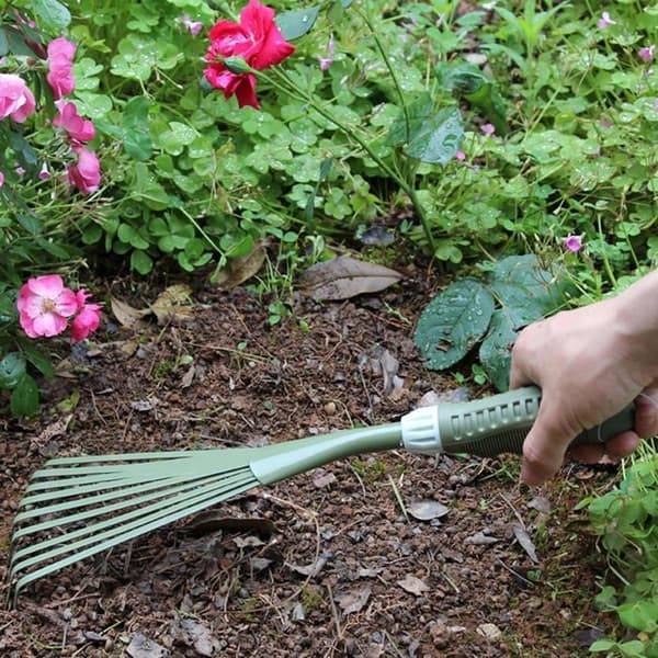 Mini løvrive med 9 tenner – 16 cm hode, ergonomisk PVC-håndtak