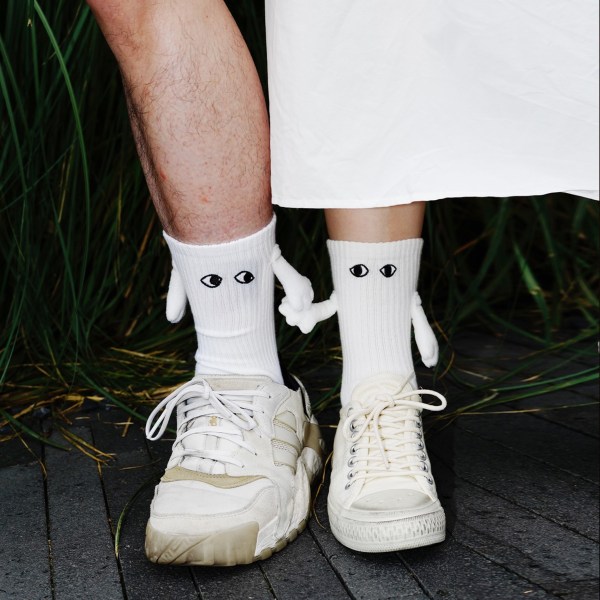Magnetic TrendSock Couples Hold Hands Socks Roliga Mid tube Socks white 2 pairs