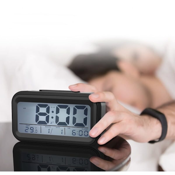 Elektronisk klocka med LED-display, med alarm, mörksensor, svart