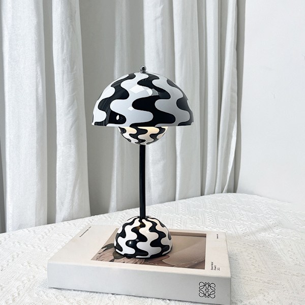 2023 Ny dansk blomknopp bordslampa retro bordslampa amerikansk bordslampa uppladdningsbar bordslampa touch nordisk dekorativ bordslampa warm light Chrome