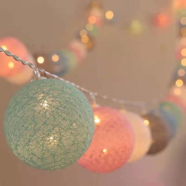 20 LED-valonauha puuvillapalloilla makuuhuoneeseen