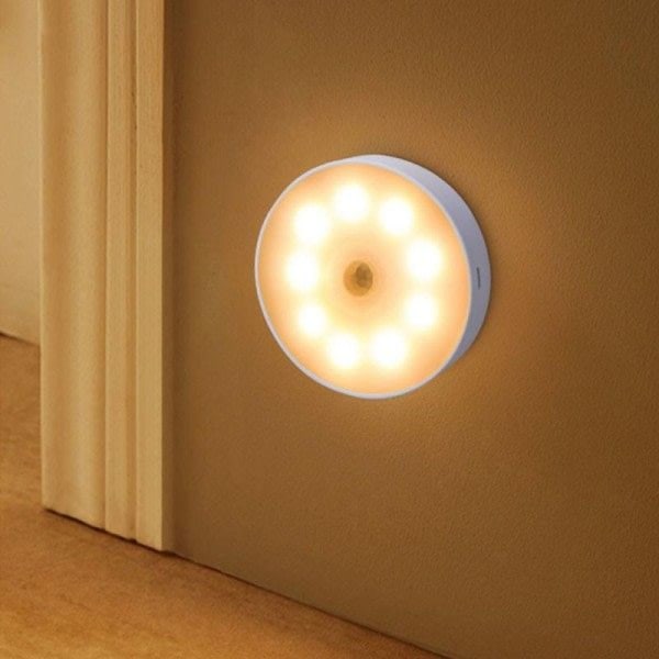 LED-spotlight med bevegelsessensor -? oppladbar og selvklebende