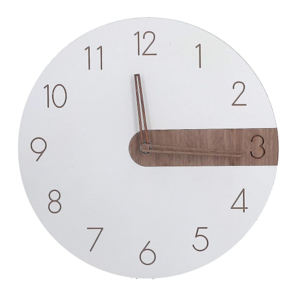 Moderni seinäkello: yksinkertainen, hiljainen, puinen kello