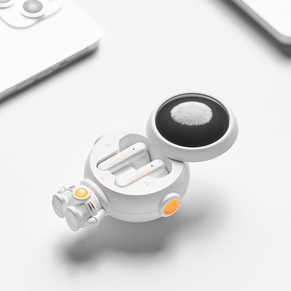 Spaceman True Wireless Bluetooth -kuulokkeet kosketusohjauksella korvassa