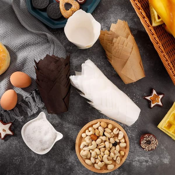 150 st (vit + naturfärg + brun 50 st vardera) - muffinsformar