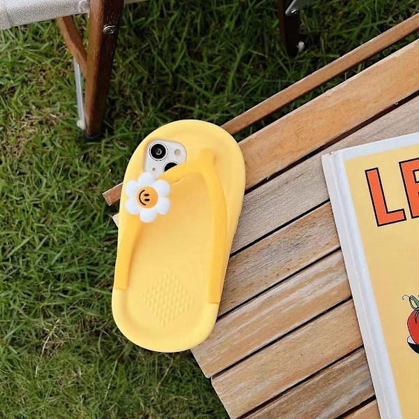Kawaii Mobilskal Passar iPhone 14, Sött Tecknat Gula Tofflor Mobilskal med Blomma Flip Flops Mobilskal 3D Skal