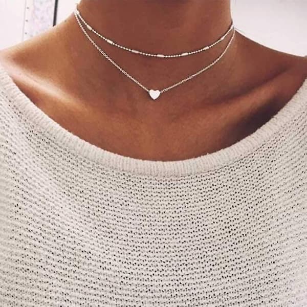 Halsband med hjärta, silverfärgade pärlor