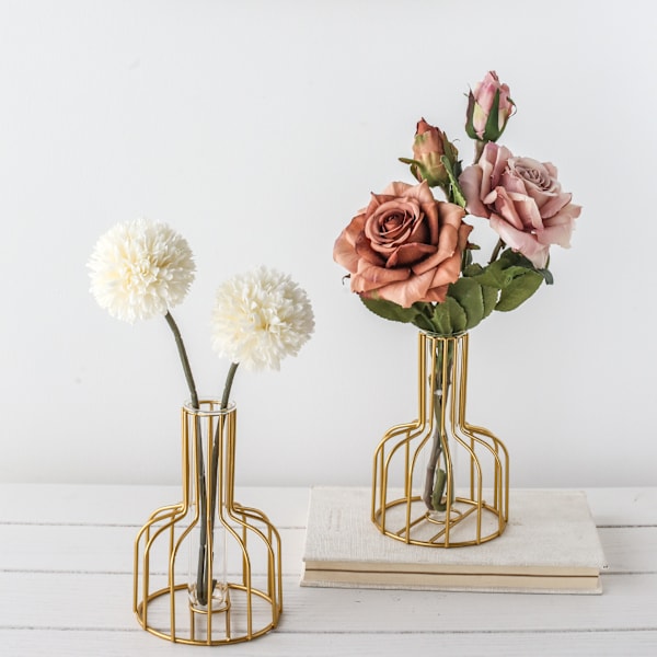 Vase med smedejernsramme, geometrisk metalvase