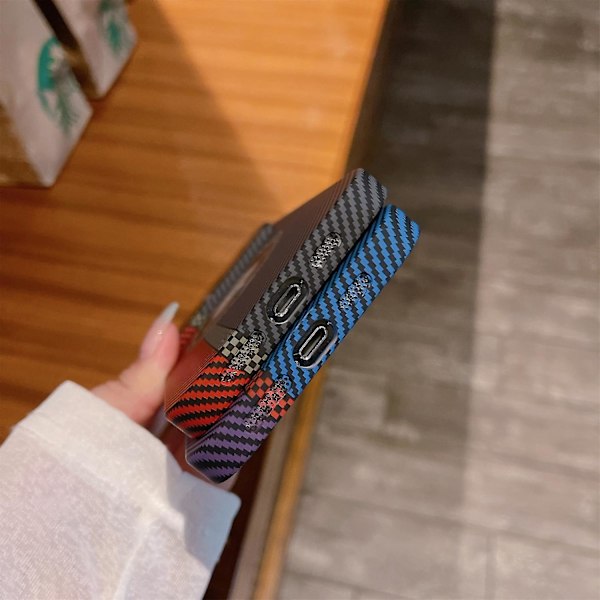För iPhone 14 Pro Kolfibertextur Telefonfodral Anti-Drop Magnetiskt Telefonskal med Konkav Lins