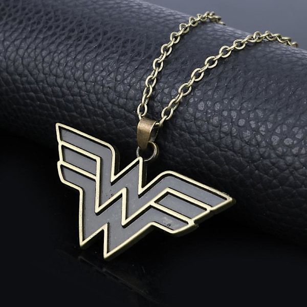 Wonder Woman W -kirjain kaulakoru neuleketju elokuva oheistuote gold