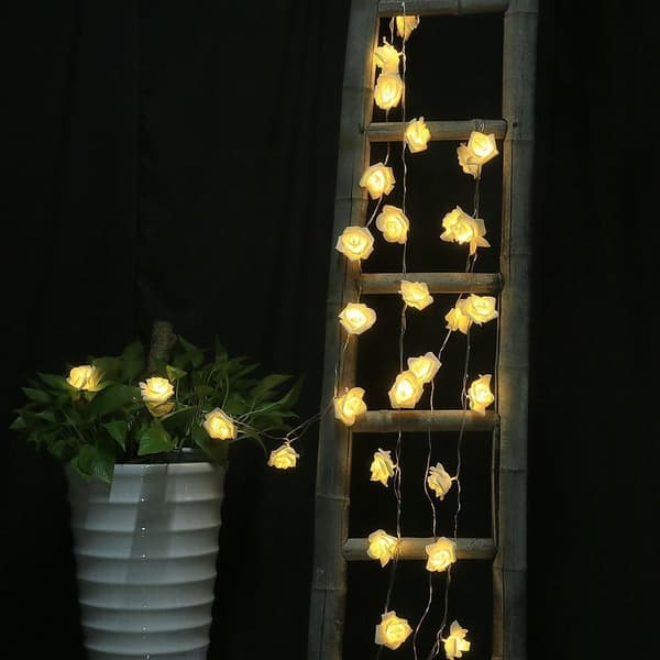 3M 30 LED Rosor Fairy Lights, Batteridriven, Varmvit