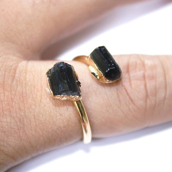 Sort Turmalin Fingerring - Perfekt Oktober Bursdagsgave til Henne