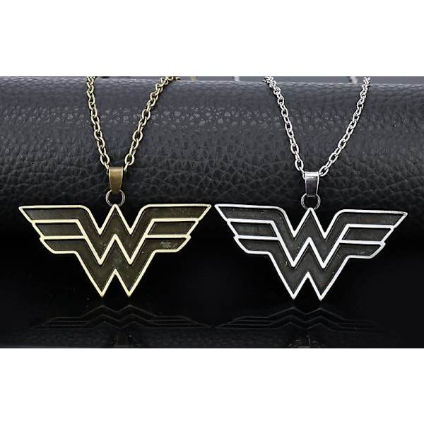 Wonder Woman W -kirjain kaulakoru neuleketju elokuva oheistuote sliver