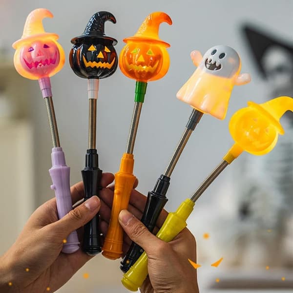 Halloween-dekorasjon – Lysende håndholdt tryllestav formet som et svart gresskar black