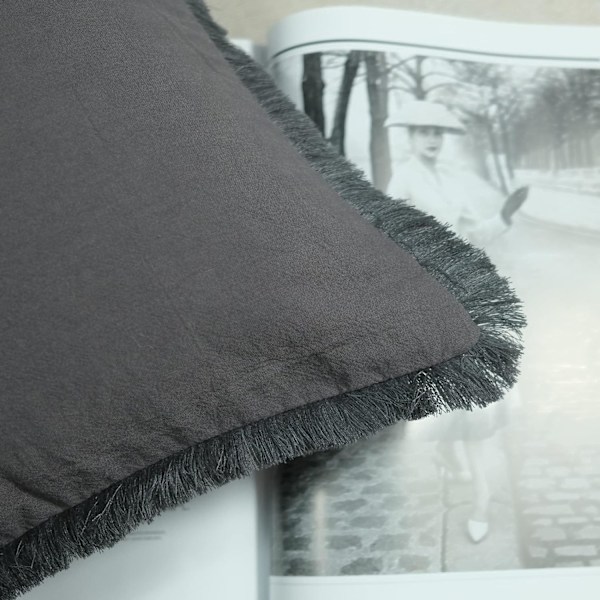 Pakke med 2 dekorative naturlige trekk med duskede kanter Farmhouse Boho frynsete firkantede trekk for sofa Couch 18\" x 18\" Mørk grå