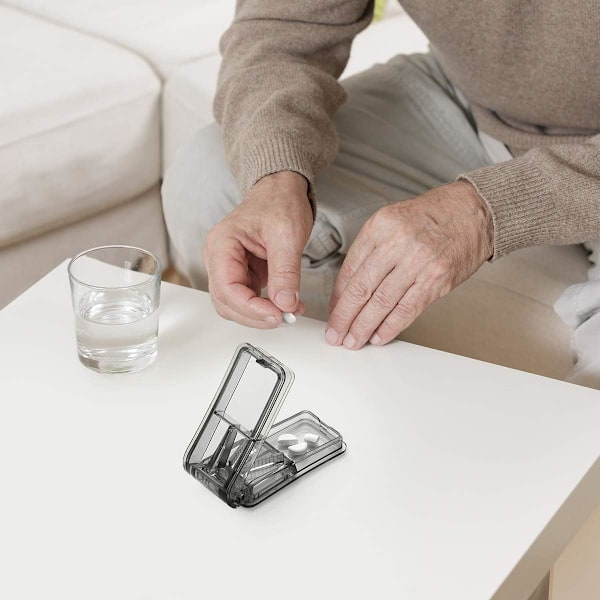 Tablettien jakaja teräsuojuksella, lääke-vitamiinijakaja (musta) [GKS] Black