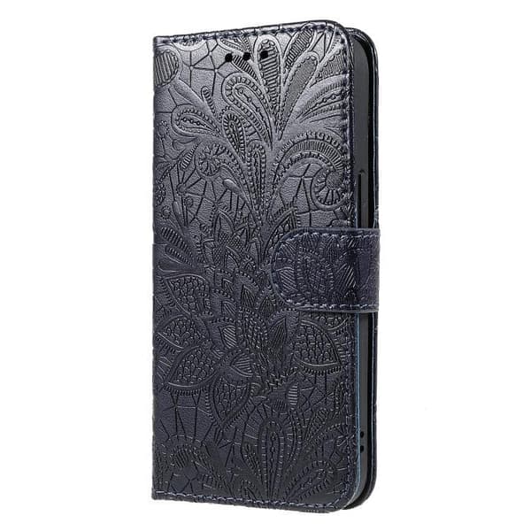 iPhone 17 Läderfodral med Spetsblommor och Präglad Design Mörkblå