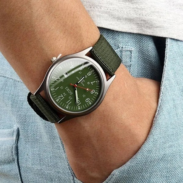 Mote-klokke for menn med lysende display, luksuriøs militær sportsklokke med dato, kvarts armbåndsur, casual nylonklokke for menn green silver