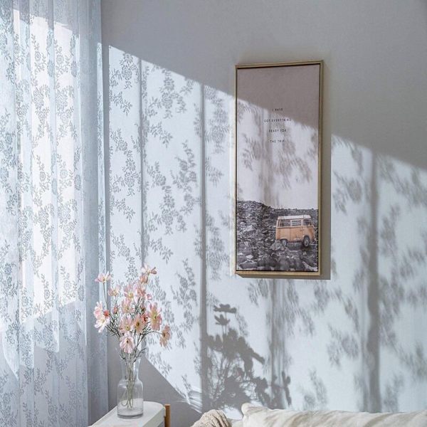 Spetsgardin - Blommig broderad spetsgardin med böjda kanter, grå blommig spetsgardin, filtrerande gardiner för B
