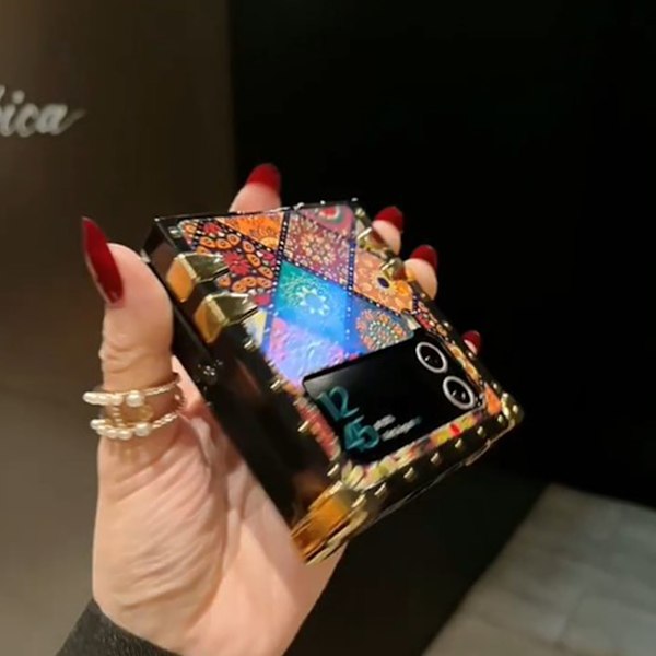 Vikbart Telefonfodral TPU PC Halkfritt Stöttåligt Skyddande Färgglatt Vikbart Telefon Lyxskal med Snodd och Ställ för Z FLIP 3