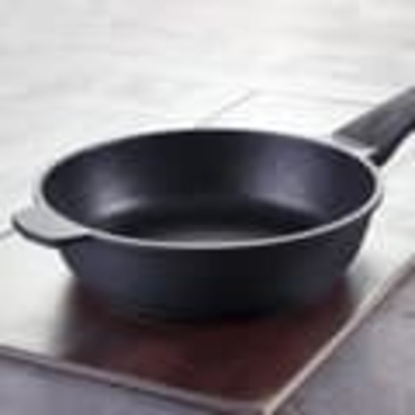 Paistinpannu marmoripinnoitteella ja lasikannella - 24 cm