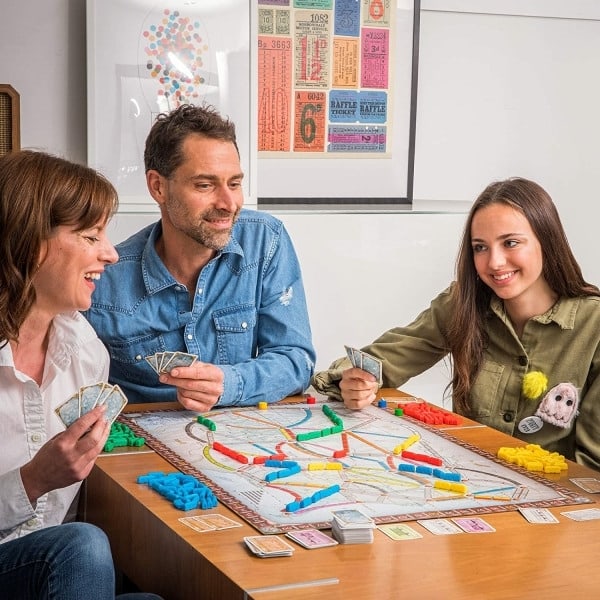 Ticket To Ride Brettspill | Familiespill | Brettspill for Voksne og Familie | Togspill | Alder 8+ | For 2 til 5 Spillere | Gjennomsnittlig Spilletid 30-60...