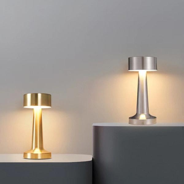 Minimalistinen LED-pöytävalaisin johdottomalla johdolla, ladattava pöytävalaisin, 3 kirkkaustasoa, metallikotelo (hopeanvärinen)