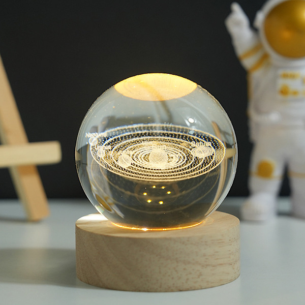 3D Solsystem Krystallkule 60mm Universgaver med Lasergravert Modell