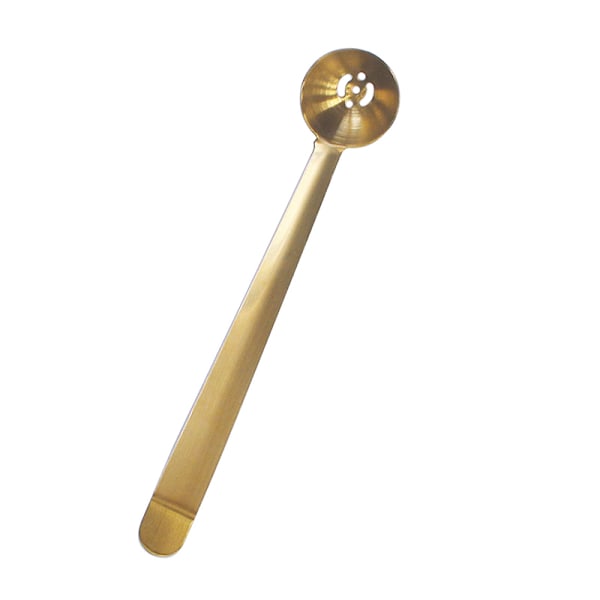 Ruostumattomasta teräksestä valmistettu oliivikauha tyhjennysreiällä ja urakoilla J Gold