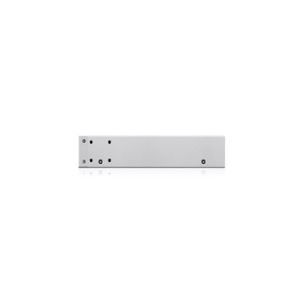 UbiQuiti USW-24 Switchar