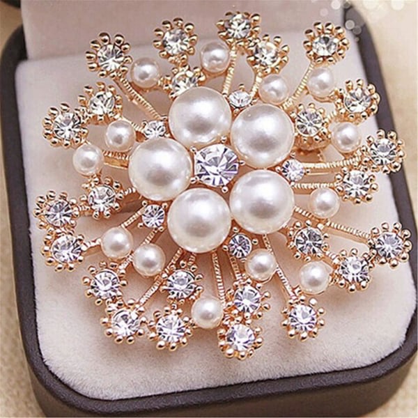 4st Kvinnors Kristall Blomsterbrosch Imitation Pearl Snowflake Brosch Kläder Corsage (guld)