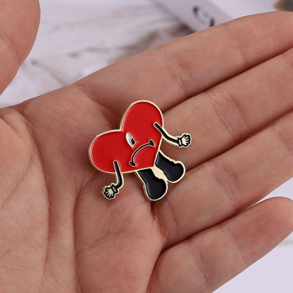 Baddd X Bunny Heart Röd Emalj Pins Musik Lapel Pin Skjorta Väska Bad