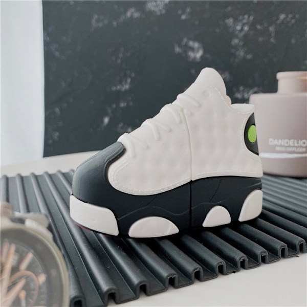 Mjukt Stötsäkert Skal för AirPods 1 & 2 - Svart Vita Sneakers Design