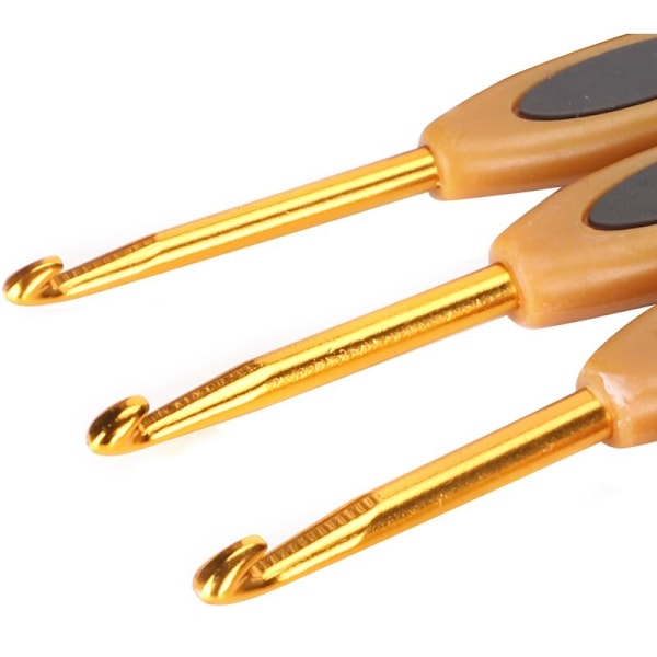 Clover Strikkepinner Sett - 8 stk Ergonomisk Aluminium, Brunt Plasthåndtak